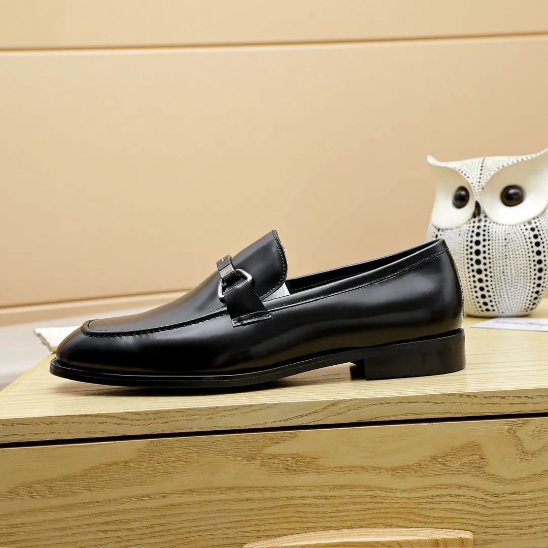 Factory price 460 🔥Ferragamo's new men's casual slip-on shoes🇨🇳Official website original 1:1 mold opening, original quality💯Fine workmanship, high-end luxury☘The upper is made of imported Italian first-layer cowhide🌴Water-dyed🐂Leather lining🍓Rubber wear-resistant and non-slip outsole, breathable and comfortable to wear🍍The first choice for high-grade men, 3 colors available! Code number 38-44 (45.46. Can be customized)